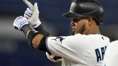 '1위 타격왕의 굴욕' 트레이드 승부수→1년 계약 유력, 왜?…파워·스피드 없고, 수비 안 되고