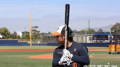 강백호? 포수는 안돼! 100억 거포보다 팀이 최우선…68세 노장의 올곧은 소신 [멜버른포커스]