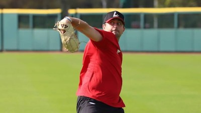 '드디어 베일 벗었다!' 무려 155㎞ 韓 첫 경험 파이어볼러 불펜 피칭 실시→공 직접 받아본 40세 베테랑 포수 소감은