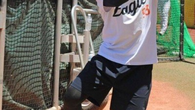 KBO 수비 원탑 한화 대졸 루키는 왜 50억 유격수 보고 깜짝 놀랐나…연봉 122%↑ 새신랑도 옆에 있다 많이 배워요