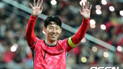 “한국축구 손흥민 은퇴하면 끝이다!” 日대표팀, 아시아베스트11에 무려 5명 배출