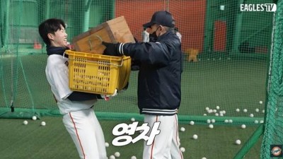 '와' 김기태 전 감독, 서산 한화 2군 캠프 합류!→스파르타 훈련 눈길…밥 안 넘어갈 정도로 해야