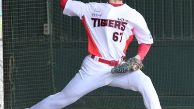 와 '파격' 80억 FA 보상선수→우승 감독 입에서 곧장 선발 후보 급부상이라니... 올해 일낼까