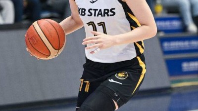 '팔꿈치로 얼굴 가격' 베테랑 강이슬, 막판 U-파울로 '옥에 티' 남겼다...20점 넣고도 아쉬운 마무리