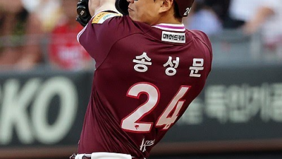 '이런 행운이 있나' 송성문, 1루수 무혈입성? 아라에즈, 샌프란시스코로 이적...2루수는 크로넨워스