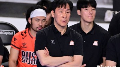 프로의 실력인가! 상태 얼마나 심각하면. 감독 작심발언 → 볼이 다 기어나와.. 기본적인 공 다루는 능력 떨어져