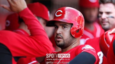 더 큰 금액 뿌리쳤다, 사랑받던 팀으로 전격 복귀…강타자 수아레스, 신시내티와 219억원 FA 계약 체결