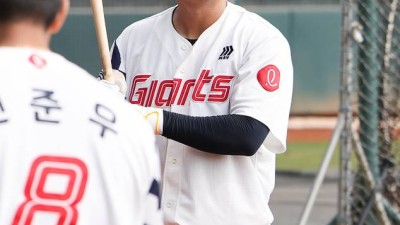 내 자리가 아예 없다 1년 만에 추락한 입지…롯데 트레이드 복덩이는 작정하고 '칼' 가는 중