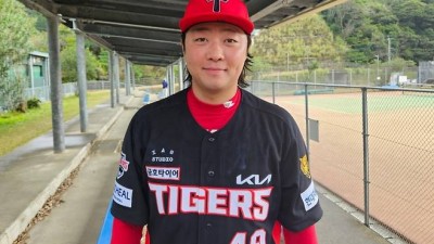 직구처럼 오다가 떨어져 KIA 단장도 감탄한 커브...'두 번째 불펜투구' 김범수 컨디션 좋습니다 [아마미오시마 인터뷰]