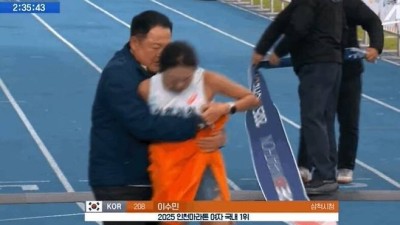 ‘신체 접촉 논란’ 김완기 전 감독 징계 뒤집혔다… 재심서 자격정지 취소