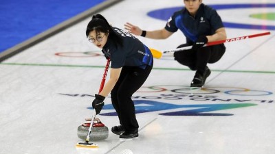 '황당 오심' 당했던 컬링 김선영-정영석, 이탈리아에 져 믹스더블 2연패