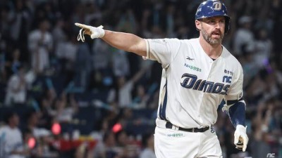 '초호화' 빅리거들 사이에 NC 다이노스 유니폼 '무슨 일?' 다저스 해결사 대신 KBO 홈런왕이 간다!
