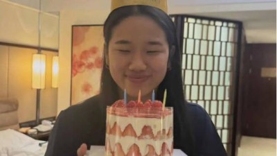 안세영 인사를 안 한다?…'왕관 씌우고' 동료들이 이렇게 성대한 생일 파티 해주는데→우승하고 싶다, 최고의 선물될 것