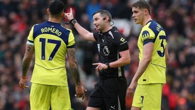 '손흥민 후임' 토트넘 주장 또 초대형 사고, 단 29분 만에 퇴장→맨유에 0-2 완패... 무려 '7경기 무승'→14위 추락