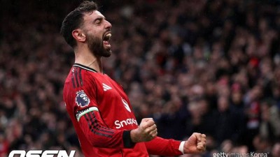 '음뵈모-브루노 연속골' 맨유, '로메로 다이렉트 퇴장' 토트넘에 2-0 완승...'4연승' 3위 AV 2점 자 맹추격