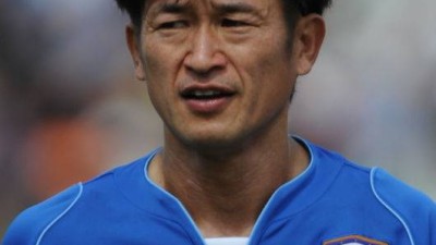 '추태의 화신' 日 58세 선수, J리그 개막전에 선발 출전...20분 노 슈팅 퇴장-> 노욕 좀 그만 부려라