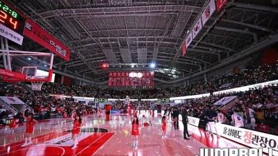 [케미터뷰] 처음엔 의심...정관장 식당에 풍긴 떡볶이 냄새, 선수들도 깜짝 “한두 접시 더 먹게 되더라고요”