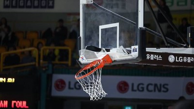 [케미터뷰] 덩크 중에 ‘뻑-! 소리’...결국 부서진 백보드, 에릭 “굉장히 놀랐다“