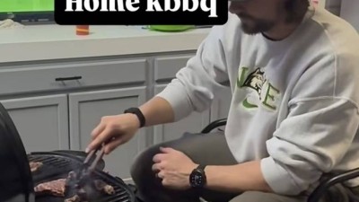 와이스는 아직 한국이 그립다→韓 불판으로 고기 굽는 장면 포착 집에서 K바베큐