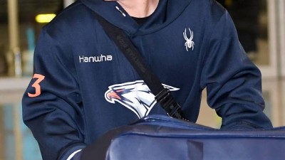 한화도 WBC 대표팀도 '초비상' 걸렸다…최재훈 '골절' 소견 3~4주 이탈