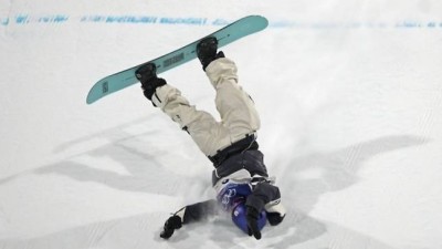 마이크 켜졌는데 “너무 지루해” 해설위원 발언 논란…해명이 더 깜짝