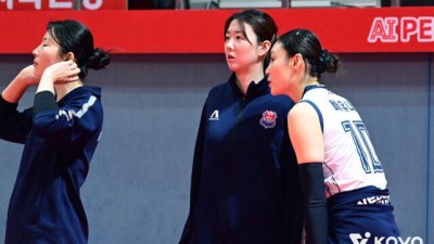 강소휘 허리 삐끗...페퍼에 발목 잡힌 한국도로공사, “이렇게 떨어지는 경기는 처음이다” [MD광주]