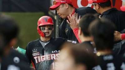 “(박)찬호 형 밤마다 전화 와요, 나도 찬호 형의 성장일기처럼” KIA 박정우 악몽의 2025년은 끝…야구는 심장보다 머리[MD아마미오시마]