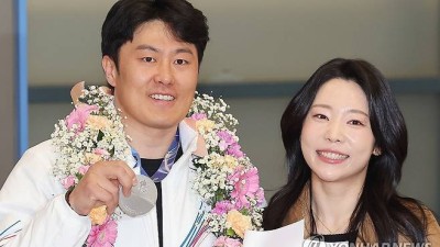 [올림픽] 금의환향 김상겸 2억원 포상금 실감 안나…아내 선물은 은메달
