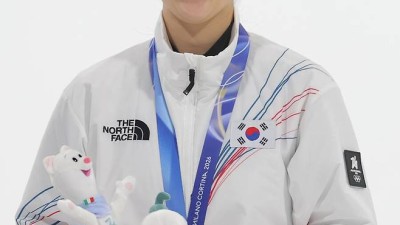 日 매체 '18세 여고생' 유승은 행동에 의문 제기...너무 거칠다→세리머니 비판