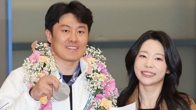 금의환향 김상겸 2억 원 포상금 실감 안 나…아내 선물은 은메달