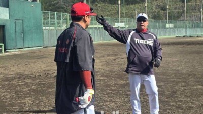 “(한)준수 25홈런 칠 수 있다” KIA가 박경완·강민호·양의지 잇는 포수를 배출한다? 꽃범호 이래서 열정적 지도[MD아마미오시마]