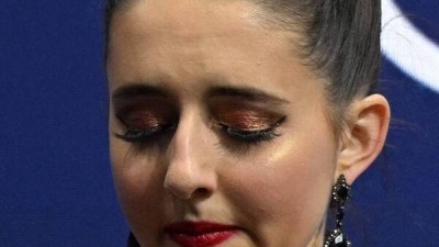 죄송합니다, 죄송합니다...메달 앞에서 치명적 실수 '4위→12위 추락' 끝내 눈물 머릿속에서 실수 계속 재생된다