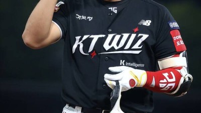 [공식발표] 깜짝 복귀! '은퇴 선언' 황재균, KT 스프링캠프 평가전서 마이크 잡는다…멜버른 상대로 3경기 진행