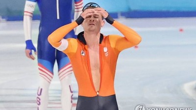 中 때문에 아들이 끊임 없이 울고 있다…중국의 빙판 테러→메달 빼앗긴 네덜란드 스케이터의 절망+금·은메달리스트 끔찍한 짓 합창