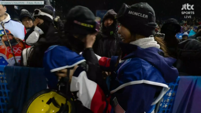 '우상' 클로이 김이 인정했다… 우승 확정되자 최가온과 진한 포옹[밀라노스틸컷]