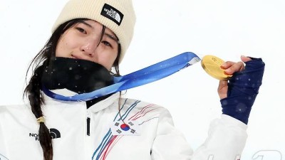 '설상 첫 金' 최가온, 포상금 3억원…950만원 오메가 시계도 수령[종합]