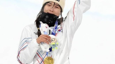 '이게 무슨 일?' 韓 첫 금메달 최가온, 판정 논란...美 매체 클로이 김과 런, 사실상 동전 던지기