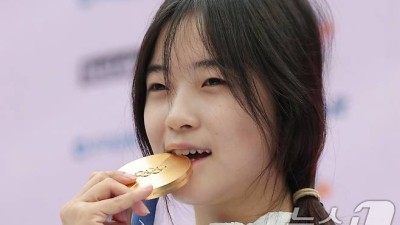 '병원행 거부' 최가온 일단 발가락부터 움직였어요 걷지도 못했는데 '30분 뒤' 세계 정상 선 金 '비화 공개' [밀라노 현장 일문일답]