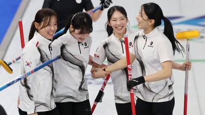 '한국이 일본을 꺾었습니다' 세계 3위 한국 컬링, 5로빈에서 일본에 7-5 승리...준결승 진출권 보인다