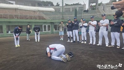 정우주만 나와라!…WBC 캠프, 류지현 감독 세뱃돈으로 화기애애 설날 [오키나와 라이브]