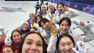 금메달 목에 건 뒤 빅토리 셀피…한국 여자 쇼트트랙 '금빛 미소' [2026 밀라노]