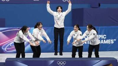 한국은 빙상 격투기하는 나라 20년 악연 '韓 저격수'도 고개 숙였다…여자 계주 '슈퍼 역전승'에 결국 인정→오늘만큼은 한국 칭찬하고 싶어