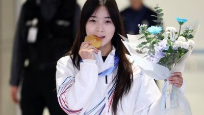 “뼈 세군데...” 금메달 최가온, 귀국 후 병원서 골절 진단