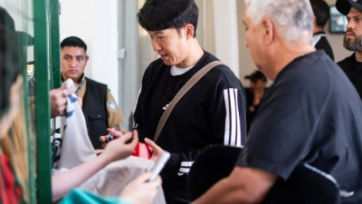 ‘미국행 비행기 두 번이나 지연됐는데…’ 손흥민 또 미담 폭발, 숙소 떠나는 순간까지 ‘겸손하게 팬 배웅’