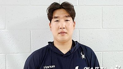 한화 '20억 좌완' 못 잡은 이유 있네!…'16홀드 필승조' 생애 첫 FA 도전→주위에서 잘하라고 하는데.....