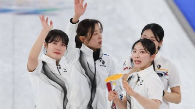 펑펑 눈물 쏟은 여자 컬링 대표팀 “마지막 아니길 바랐는데...”