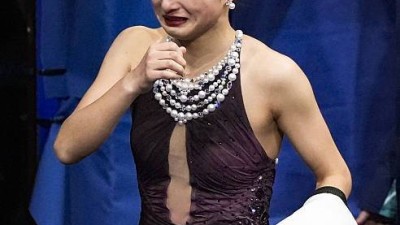 '日 피겨여왕' 은메달 목에 걸고 오열, 정말 분하다...은퇴 무대서 '김연아' 꿈꿨는데→눈앞에서 金 놓치고 눈물 펑펑