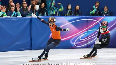‘황대헌 막판 질주’ 남자 쇼트트랙, 5000m 계주 2연속 은메달..20년 한은 못 풀었다