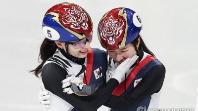 '든든한 언니' 최민정 멋있네, '꽈당녀'로부터 동생 김길리 지켰다[여자 1500m]