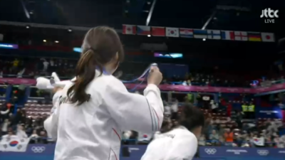 한국팬들은 못참지… '인성도 金' 김길리, 시상식 후 관중석 향해 90도 인사